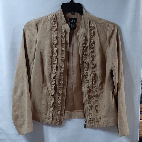 R Q T petite Jacket - Picture 2 of 6